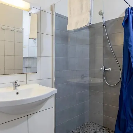 Confortable Avec Terrasse Et Jardin - 4 Personnes - Api-1-52-1258 * Maché