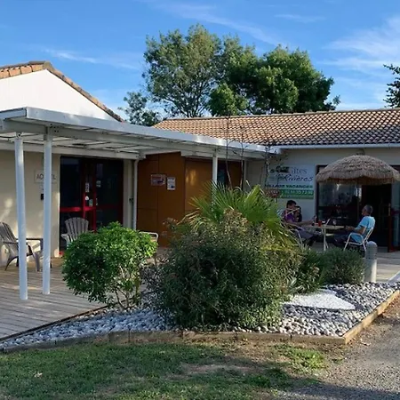 Camping Confortable Avec Terrasse Et Jardin - 4 Personnes - Api-1-52-1258 *