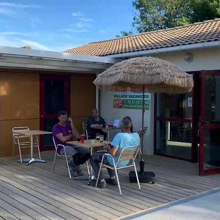 Confortable Avec Terrasse Et Jardin - 4 Personnes - Api-1-52-1258