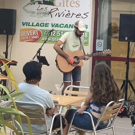 Camping Confortable Avec Terrasse Et Jardin - 4 Personnes - Api-1-52-1258 Maché