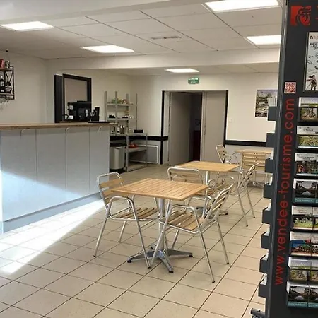 مكان تخييم Confortable Avec Terrasse Et Jardin - 4 Personnes - Api-1-52-1258