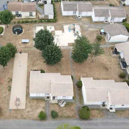 مكان تخييم Confortable Avec Terrasse Et Jardin - 4 Personnes - Api-1-52-1258 *