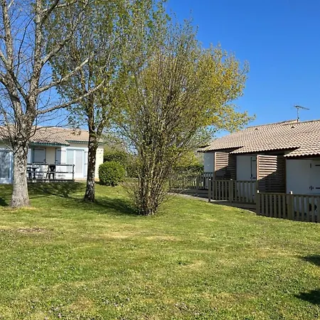 Confortable Avec Terrasse Et Jardin - 4 Personnes - Api-1-52-1258 *