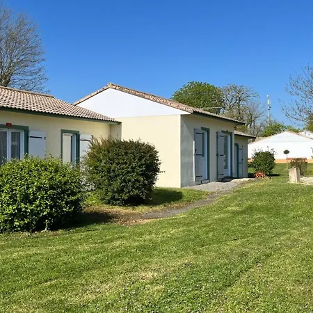 Confortable Avec Terrasse Et Jardin - 4 Personnes - Api-1-52-1258 *