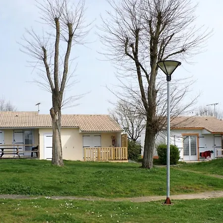Confortable Avec Terrasse Et Jardin - 4 Personnes - Api-1-52-1258