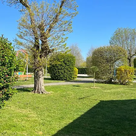 Camping Confortable Avec Terrasse Et Jardin - 4 Personnes - Api-1-52-1258 *