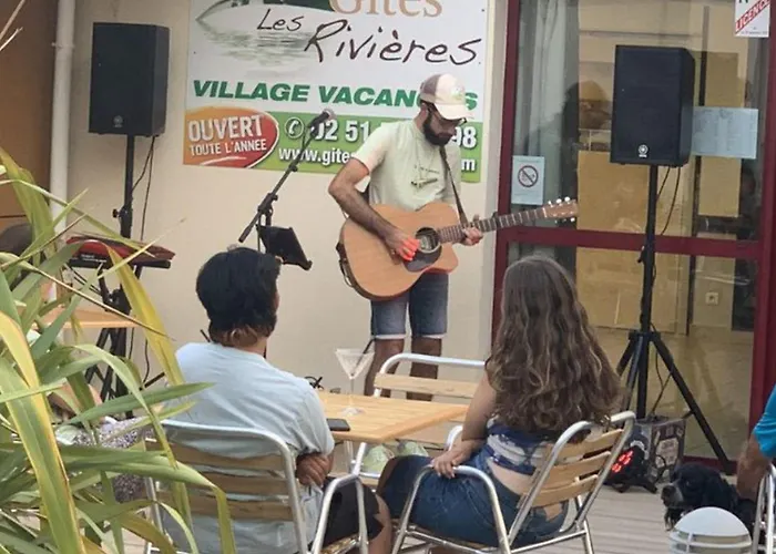 Camping Confortable Avec Terrasse Et Jardin - 4 Personnes - Api-1-52-1258 Maché