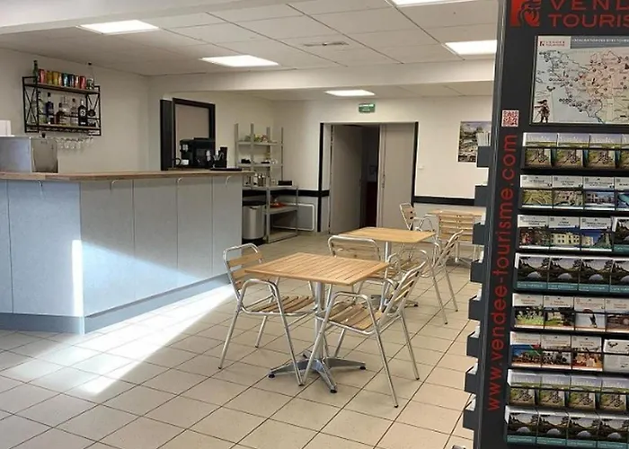 Camping Confortable Avec Terrasse Et Jardin - 4 Personnes - Api-1-52-1258