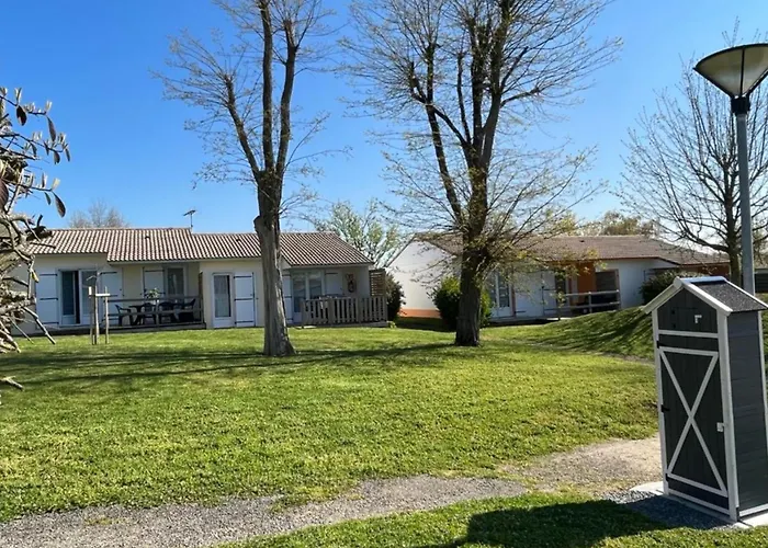 Confortable Avec Terrasse Et Jardin - 4 Personnes - Api-1-52-1258 *