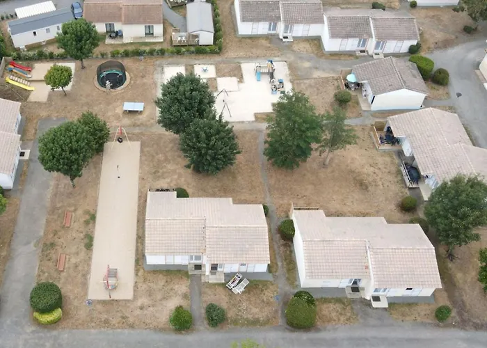 Kamp alanı Confortable Avec Terrasse Et Jardin - 4 Personnes - Api-1-52-1258 *