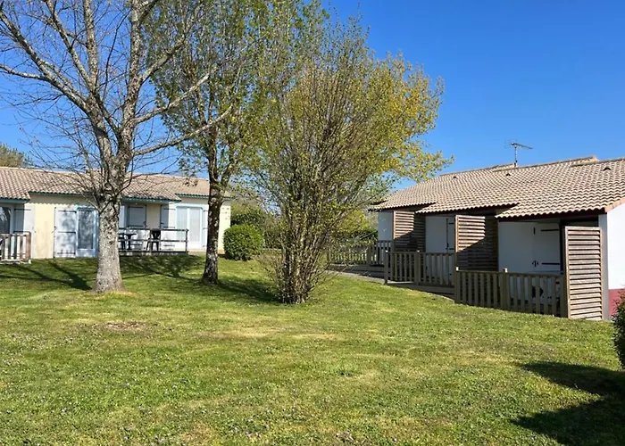 Confortable Avec Terrasse Et Jardin - 4 Personnes - Api-1-52-1258 *