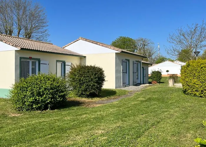 Confortable Avec Terrasse Et Jardin - 4 Personnes - Api-1-52-1258 *