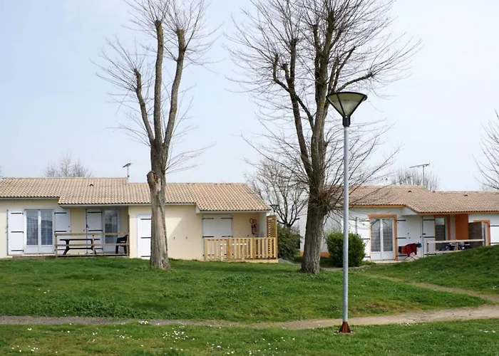 Confortable Avec Terrasse Et Jardin - 4 Personnes - Api-1-52-1258